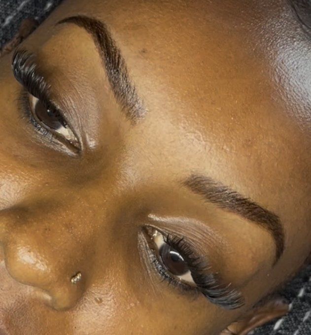 Restructuration des sourcils 