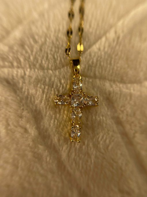 Collier Croix effet diamant