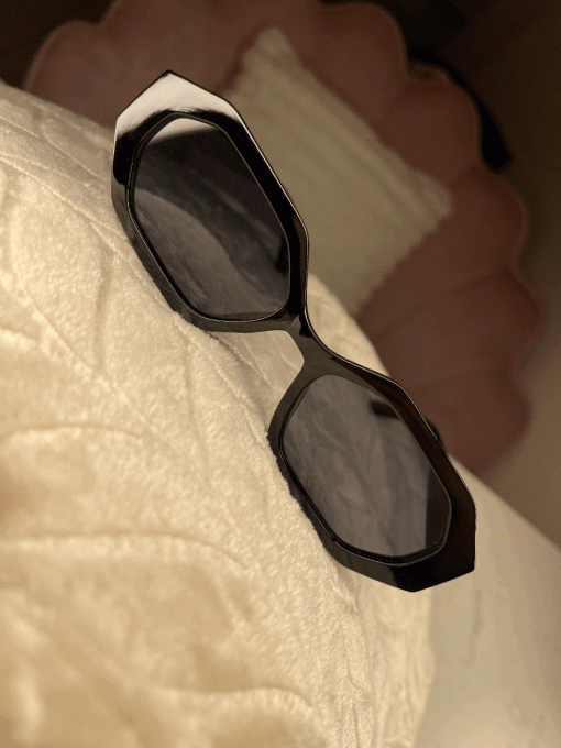 Lunettes noires simple forme